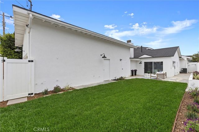 394 Magnolia Street, Costa Mesa, CA 92627