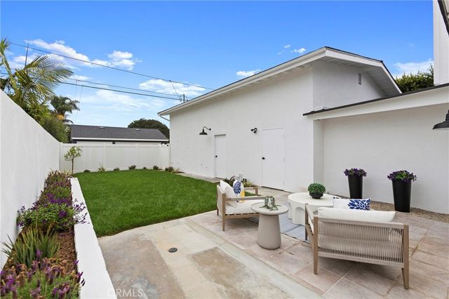 394 Magnolia Street, Costa Mesa, CA 92627