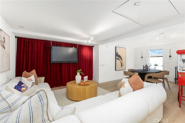 394 Magnolia Street, Costa Mesa, CA 92627