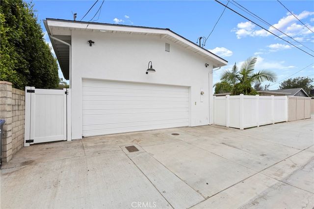 394 Magnolia Street, Costa Mesa, CA 92627