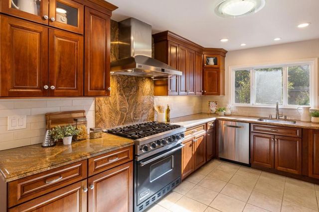 439 Valencia Drive, Los Altos, CA 94022