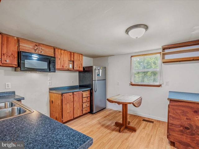 564 SHADE LN, Berkeley Springs, WV 25411