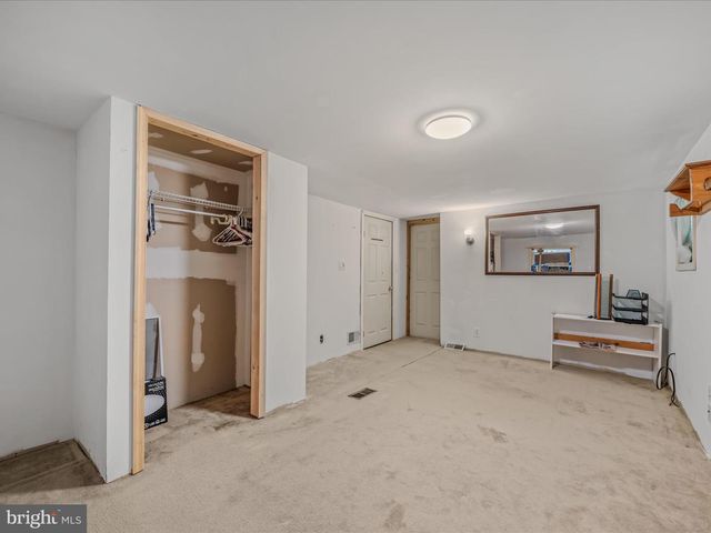 564 SHADE LN, Berkeley Springs, WV 25411