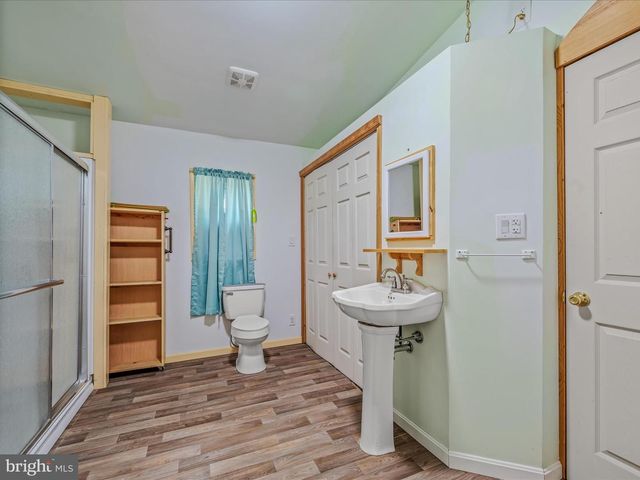 564 SHADE LN, Berkeley Springs, WV 25411