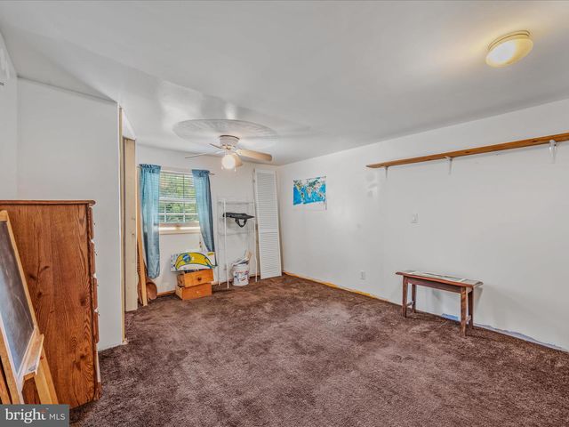 564 SHADE LN, Berkeley Springs, WV 25411