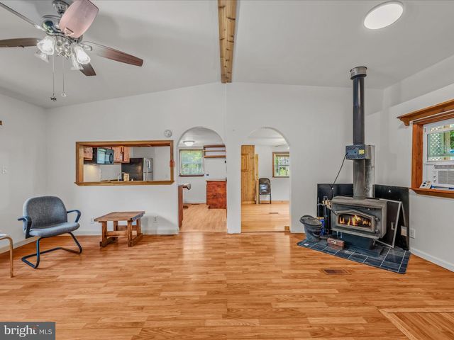 564 SHADE LN, Berkeley Springs, WV 25411