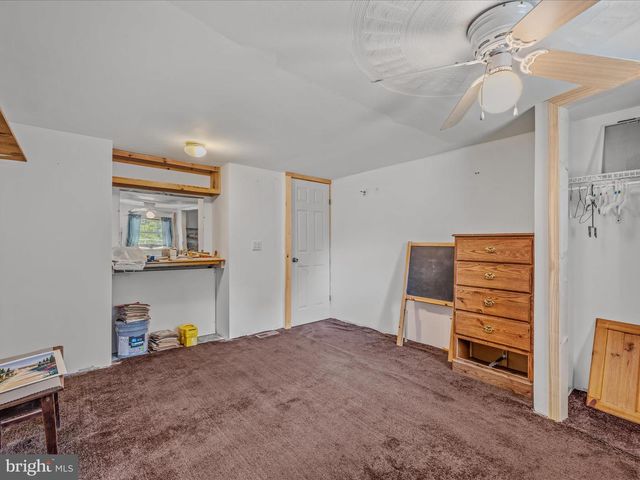 564 SHADE LN, Berkeley Springs, WV 25411