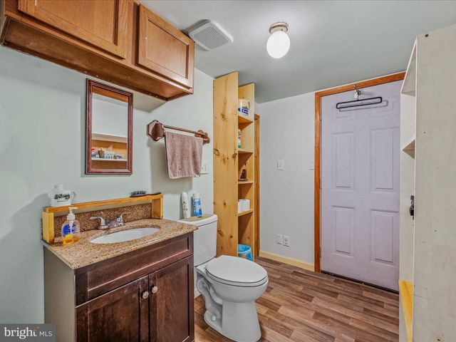 564 SHADE LN, Berkeley Springs, WV 25411