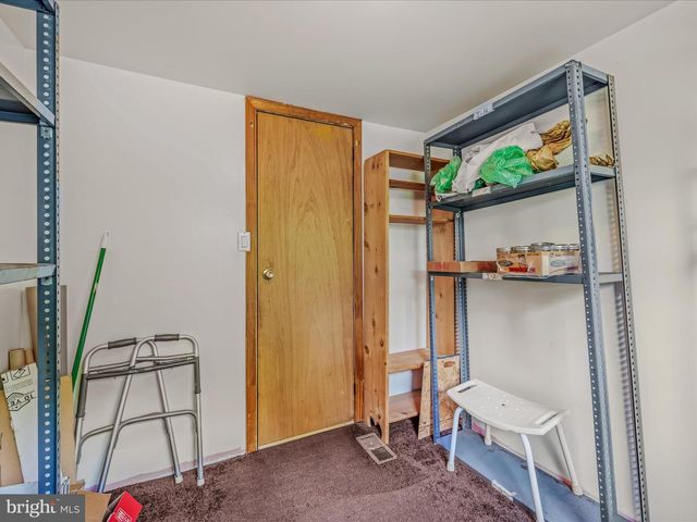 564 SHADE LN, Berkeley Springs, WV 25411