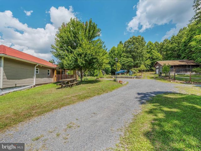 564 SHADE LN, Berkeley Springs, WV 25411