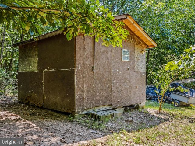 564 SHADE LN, Berkeley Springs, WV 25411