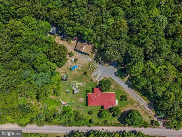564 SHADE LN, Berkeley Springs, WV 25411