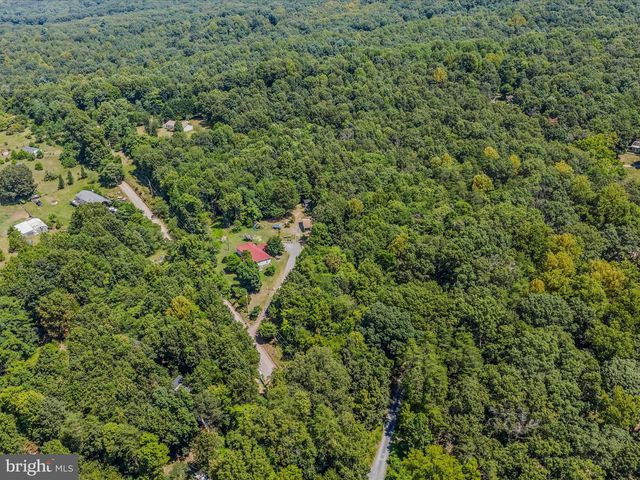 564 SHADE LN, Berkeley Springs, WV 25411