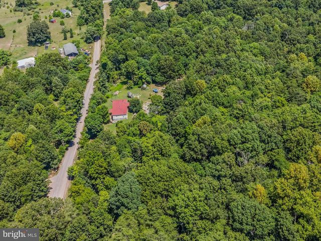 564 SHADE LN, Berkeley Springs, WV 25411