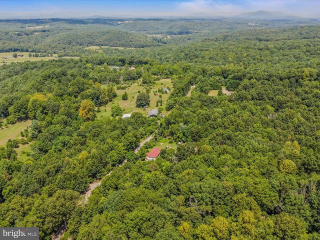 564 SHADE LN, Berkeley Springs, WV 25411