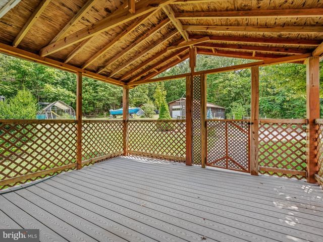 564 SHADE LN, Berkeley Springs, WV 25411