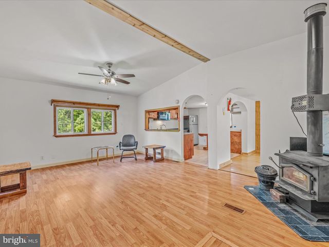 564 SHADE LN, Berkeley Springs, WV 25411