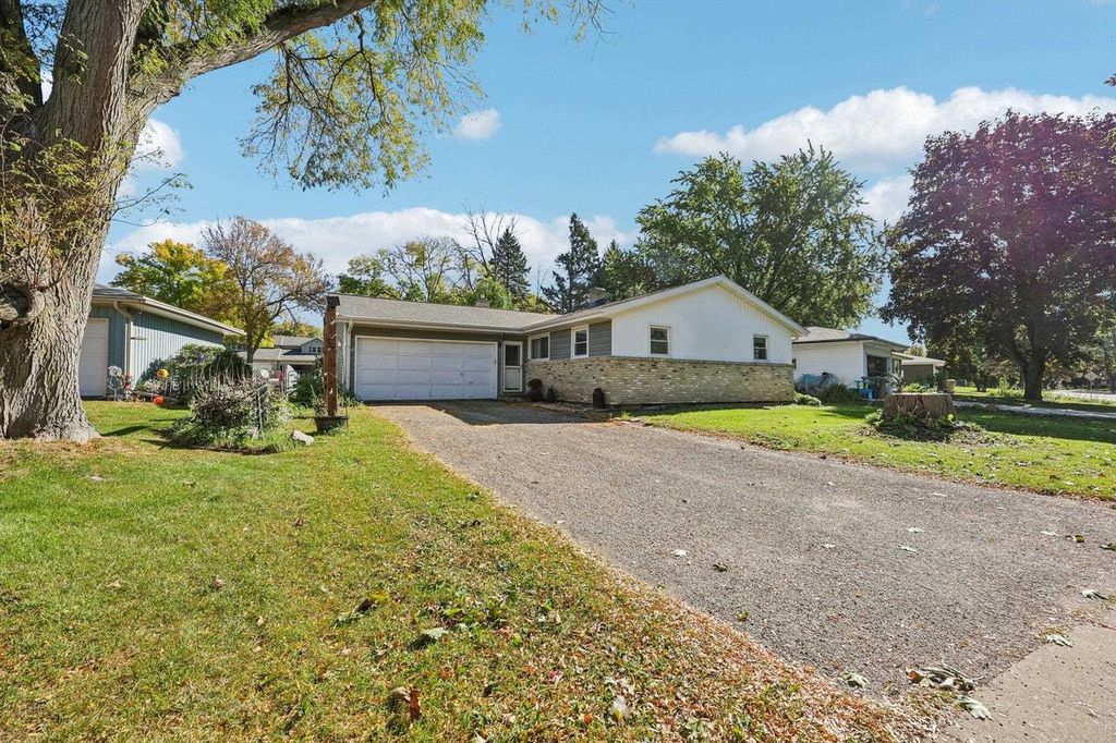 17 St Albans Avenue, Madison, WI 53714