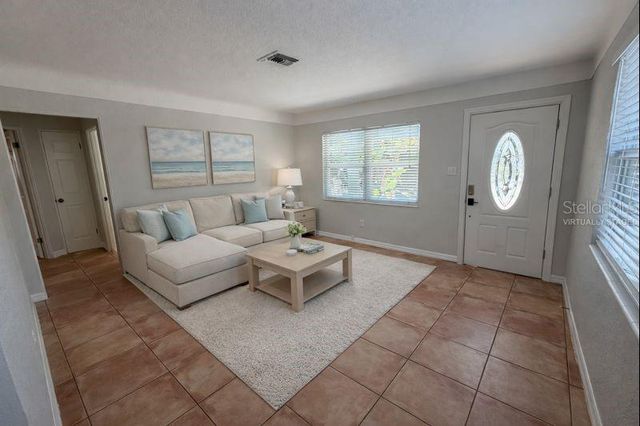 5721 10TH AVENUE N, St Petersburg, FL 33710