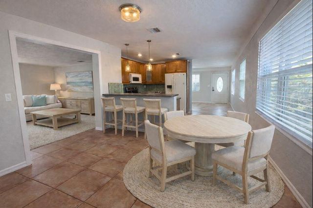 5721 10TH AVENUE N, St Petersburg, FL 33710