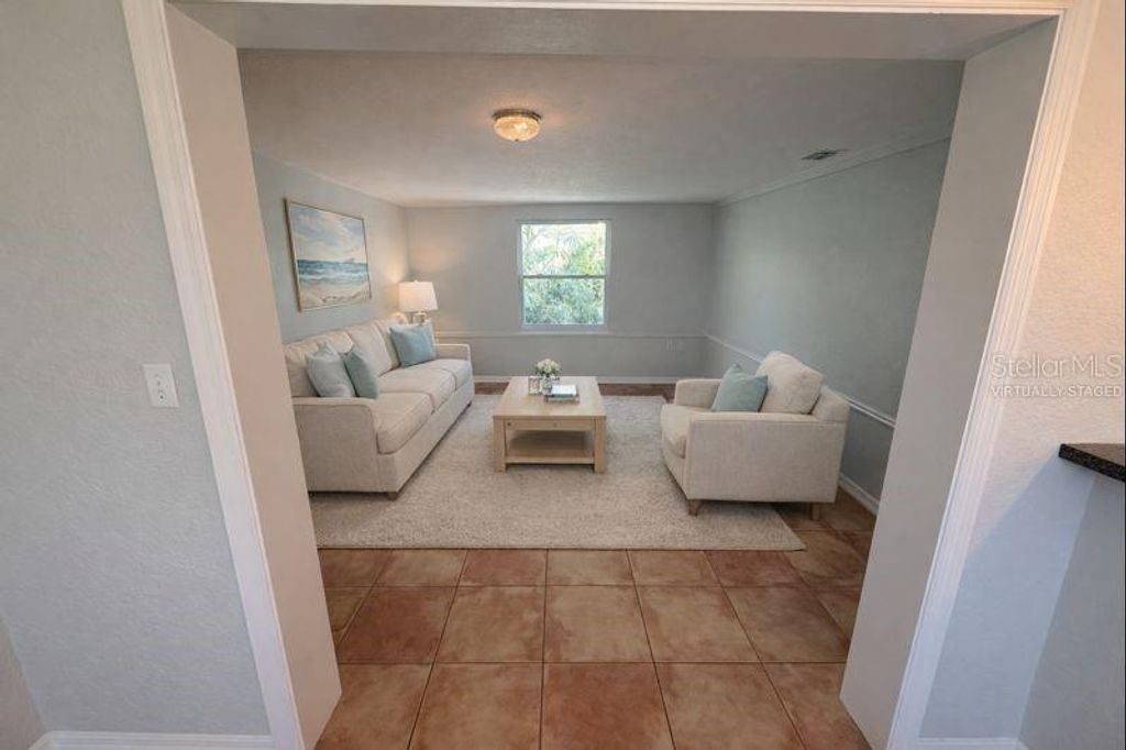 Image 7 of property listing at 5721 10TH AVENUE N, St Petersburg, FL 33710