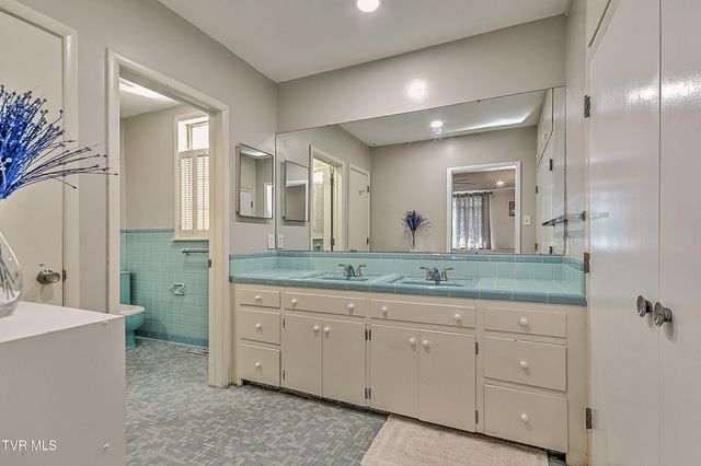 502 Valley Drive, Bristol, VA 24201