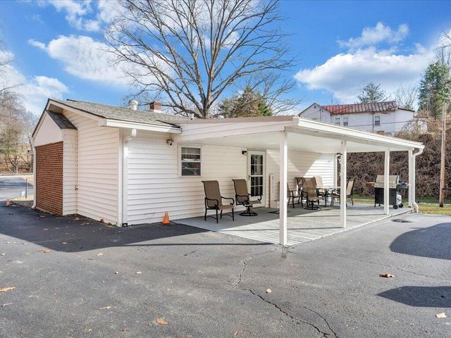 1043 Liberty ST, Martinsville, VA 24112