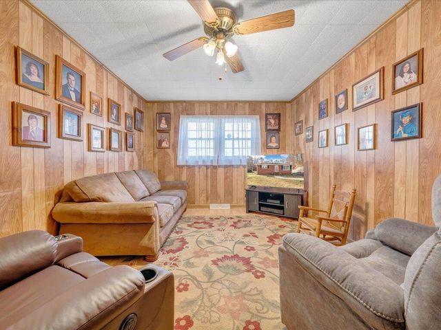 1043 Liberty ST, Martinsville, VA 24112