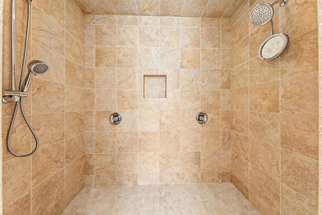 5925 Conservancy DRIVE, New Berlin, WI 53151
