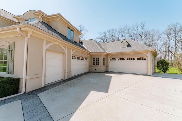 5925 Conservancy DRIVE, New Berlin, WI 53151