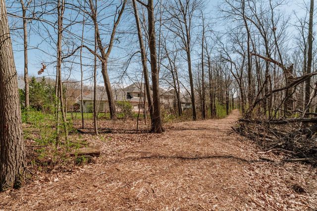 5925 Conservancy DRIVE, New Berlin, WI 53151