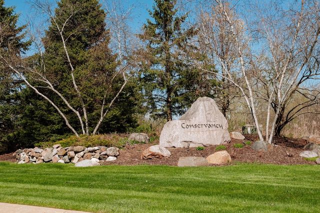 5925 Conservancy DRIVE, New Berlin, WI 53151