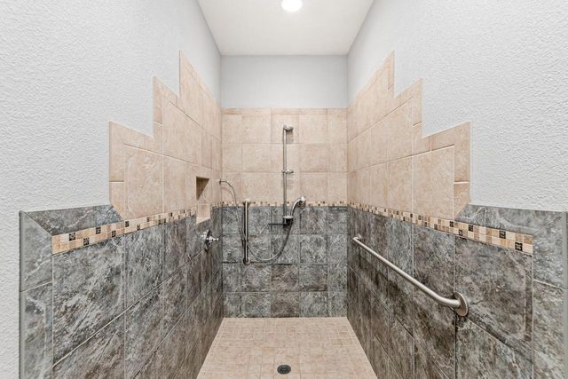 5925 Conservancy DRIVE, New Berlin, WI 53151