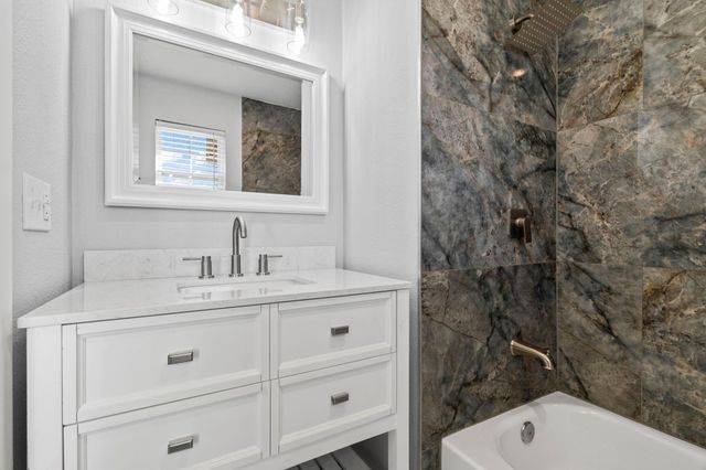 1740 6th Street, Hempstead, TX 77445