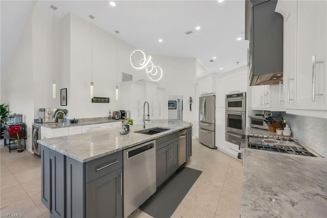 2041 Prince DR, Naples, FL 34110