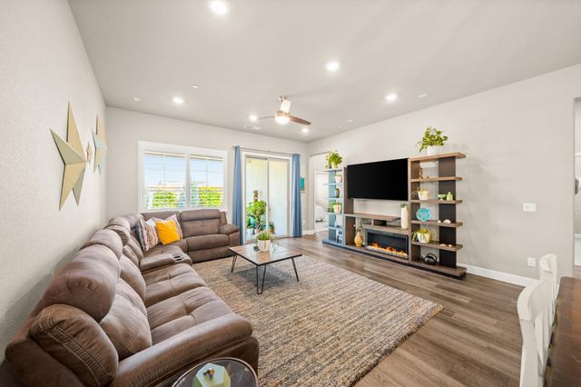 5628 Whisper Wind Way, Roseville, CA 95747