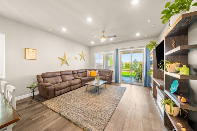 5628 Whisper Wind Way, Roseville, CA 95747