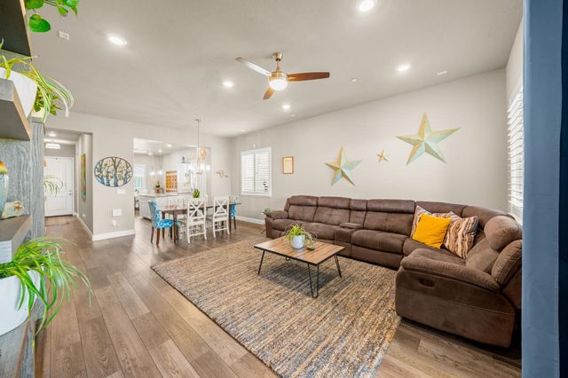 5628 Whisper Wind Way, Roseville, CA 95747