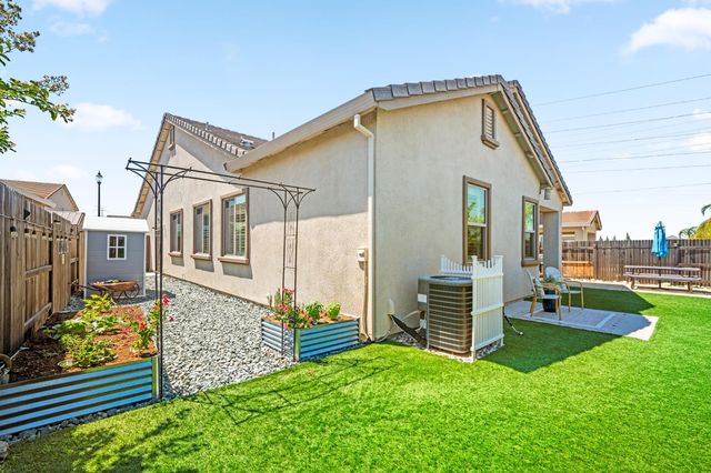 5628 Whisper Wind Way, Roseville, CA 95747
