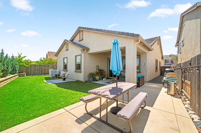 5628 Whisper Wind Way, Roseville, CA 95747
