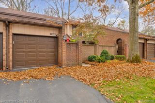 1153 Kirts Boulevard D, Troy, MI 48084