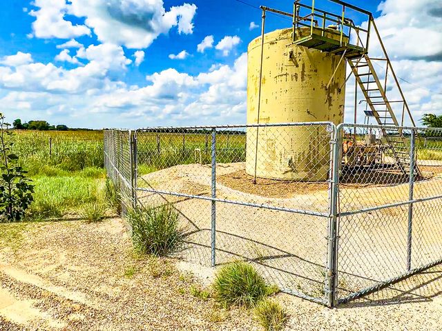 6968 County Road 203, Grandview, TX 76050