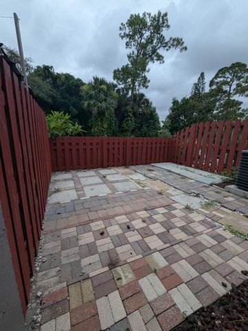 5112 Society Place W D, West Palm Beach, FL 33415