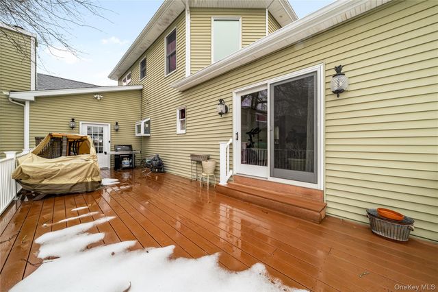 243 S Dunton Avenue, East Patchogue, NY 11772