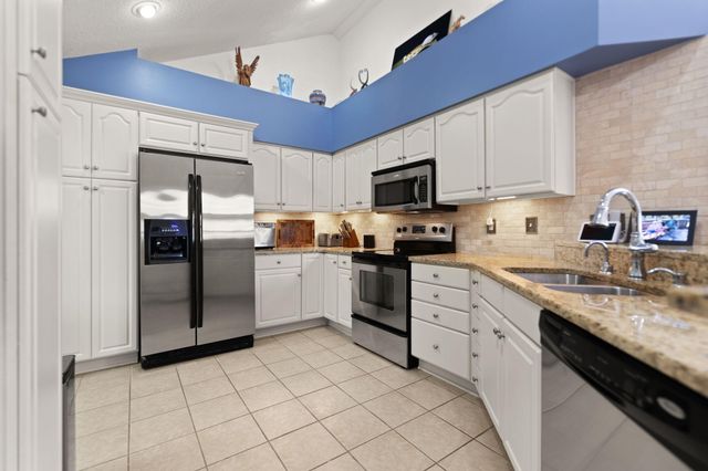 371 Chateau Place, Bronston, KY 42518