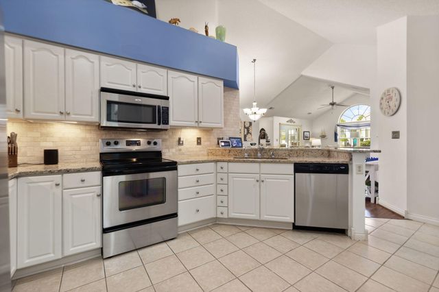 371 Chateau Place, Bronston, KY 42518