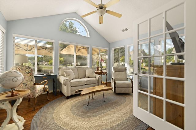 371 Chateau Place, Bronston, KY 42518