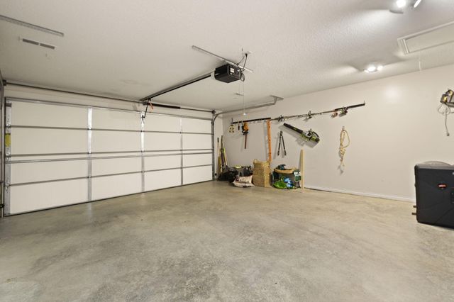 371 Chateau Place, Bronston, KY 42518