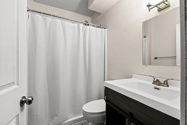 325 S JEFFERSON STREET, Green Bay, WI 54301