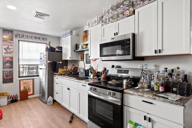 325 S JEFFERSON STREET, Green Bay, WI 54301